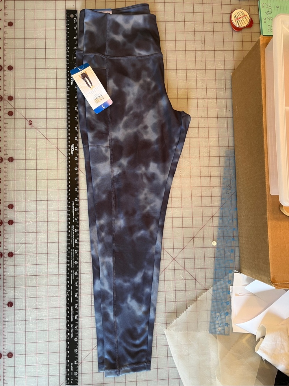 Danskin Women’s Blue Active Leggings SzL Watery Print NWT
